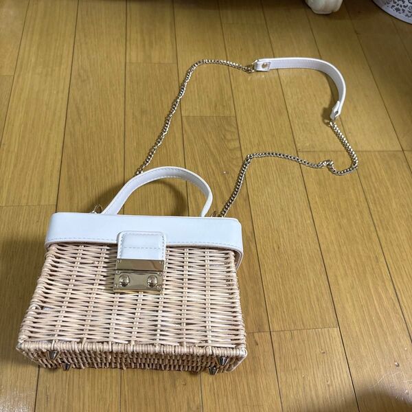 ZARA かごショルダーバッグ かごハンドバッグ 白