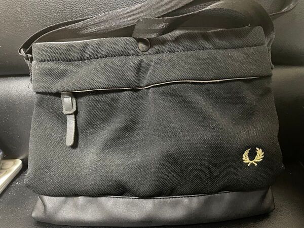 FRED PERRY フレッドペリー ショルダーバッグ サコッシュ ボディバッグ