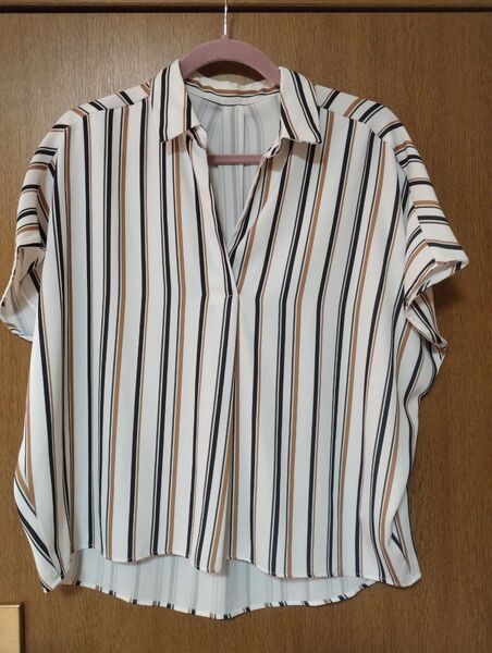INGNI《USED品 美品》マルチストライプ半袖シャツ ベージュ系