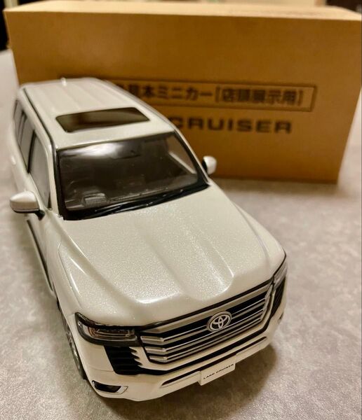 トヨタ ランドクルーザー300 カラーサンプル1/30ミニカー 【非売品】