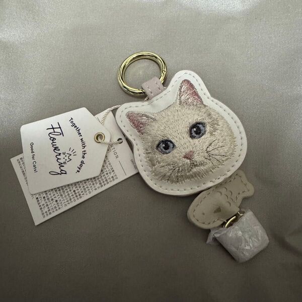 フラワーリング 猫 刺繍 リール付き カラビナ キーチェーン キーホルダー cat ねこ ネコ 白猫 猫キーホルダー