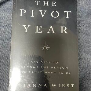 THE pibot year 洋書