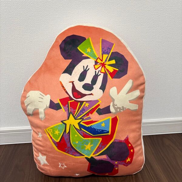東京ディズニーランドジャングルカーニバルの景品40周年記念のミニーマウス柄クッション