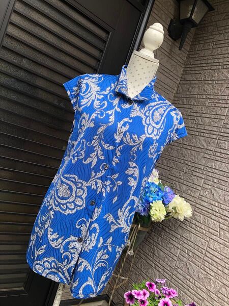 新品 タグ付き ノースリーブシャツ ペイズリー柄 ブルー シルバー ベスト チュニック M〜L ストレッチ素材
