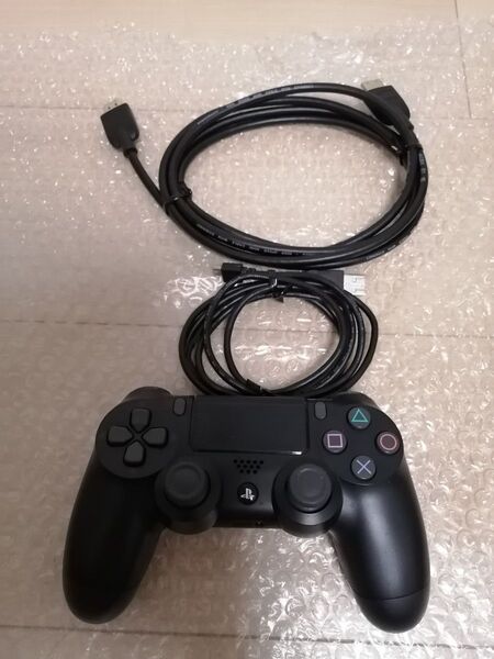 美品 PS4 ワイヤレスコントローラーDUALSHOCK4 ジェット・ブラック CUH-ZCT2J USB HDMI ケーブル付き