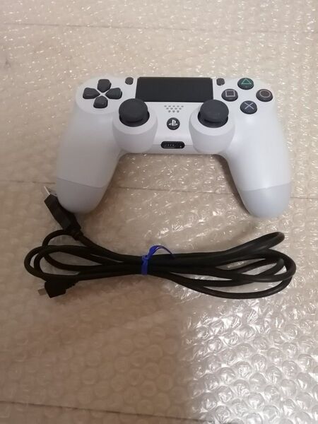 美品 PS4 ワイヤレスコントローラー(DUALSHOCK 4)グレイシャー・ホワイト CUH-ZCT2J1 USB ケーブル付き