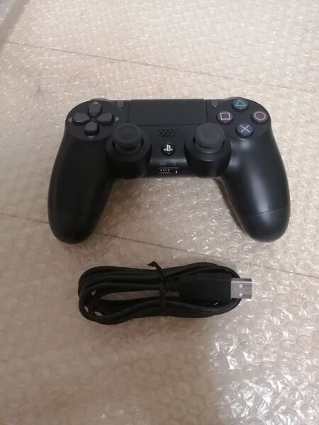 美品 PS4 ワイヤレスコントローラー(DUALSHOCK4) ジェット・ブラック CUH-ZCT2J USB ケーブル付き