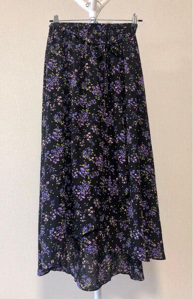 新品 タグ付き バナーバレット 花柄 ロングスカート