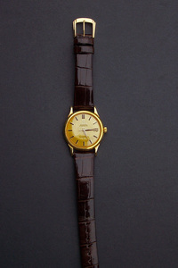 当時　OMEGA　オメガ コンステレーション MEISTER K18金無垢イエローゴールド　cal,561 自動巻き メンズ腕時計ゴールド文字盤
