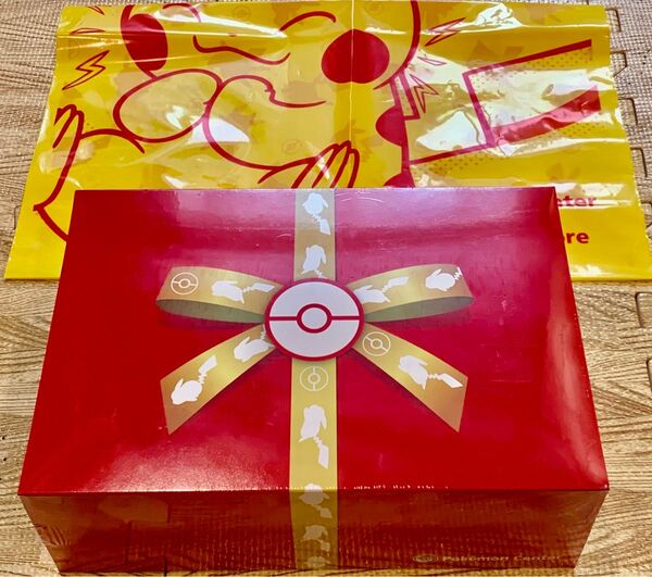 新品未使用 Pokemon Go Plus ポケモンセンター商品 スパシャルセット カラビナ付マスコットピカチュウ マルチポーチ
