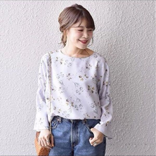 SHIPS フレアスリーブ ブラウス 白 花柄シャツ シフォンブラウス ホワイト 長袖カットソー