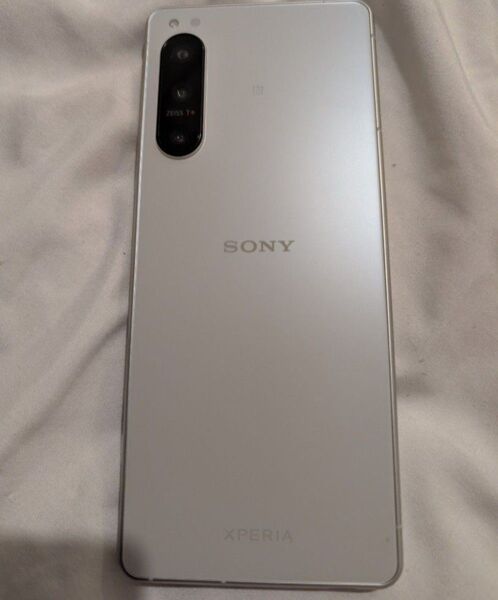 【訳あり特価】SONY Xperia 5 IV 楽天版 エクリュホワイト おまけ天然木手帳型ケース付き XQ-CQ44