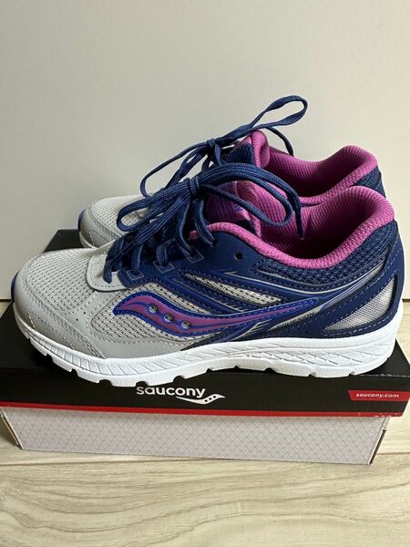新品未使用 saucony サッカニー キッズスニーカー23.5cm