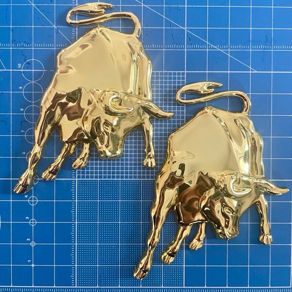 2枚セット 3D 金属製 エンブレム 猛牛 ゴールド 車飾り 雑貨 ステッカー