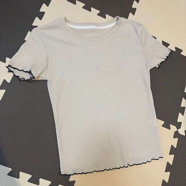 ベージュ Tシャツ メロウ フリル リブニット