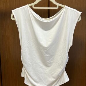 H&M ホワイト ノースリーブ トップス