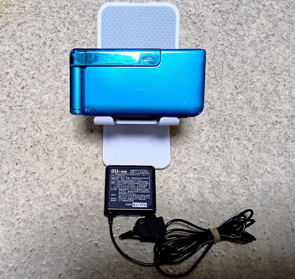 ★「au ガラケー」WOOO W62H(充電器付)*動作確認済