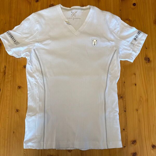 VIOLA rumore ストレッチ天竺バックプリントVネック半袖Tシャツ