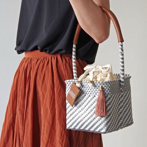 WOVEN ウーヴン ボックスバッグ メルカド かごバッグ レザーハンドル シルバー