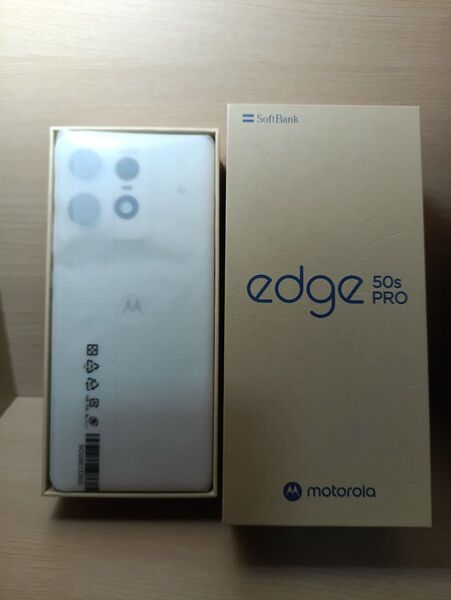 新品未使用 motorola edge 50s PRO ソフトバンク版 バニラクリーム