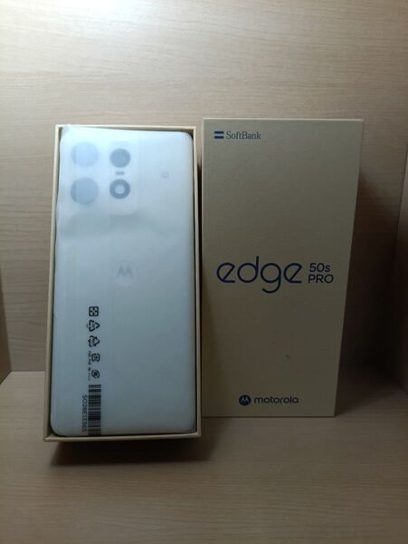 新品未使用 motorola edge 50s PRO バニラクリーム Softbank版