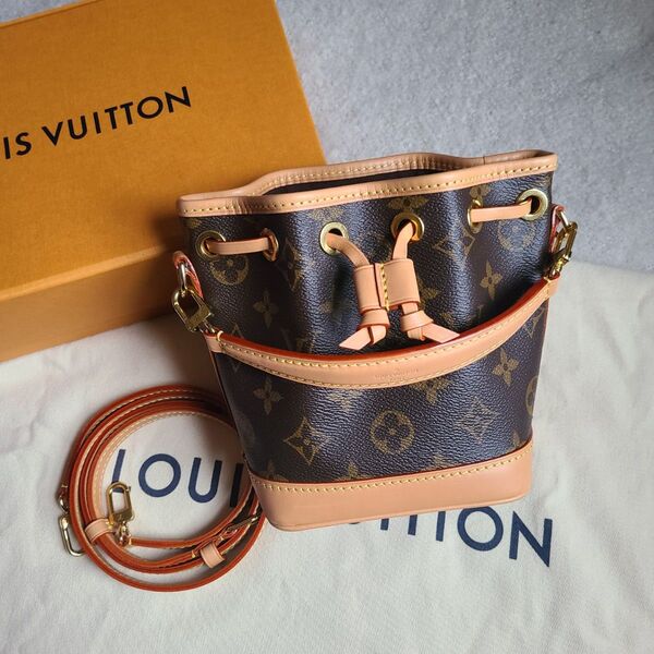 未使用に近い LOUIS VUITTON ルイヴィトン モノグラム ナノノエ