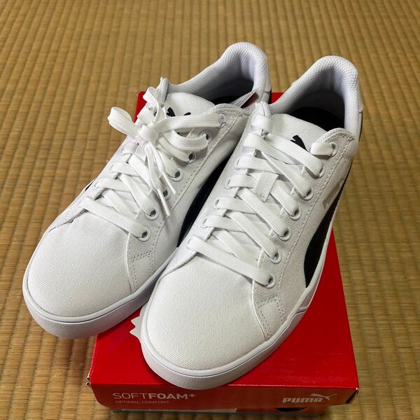 PUMA キャンバススニーカー ホワイト/ブラック