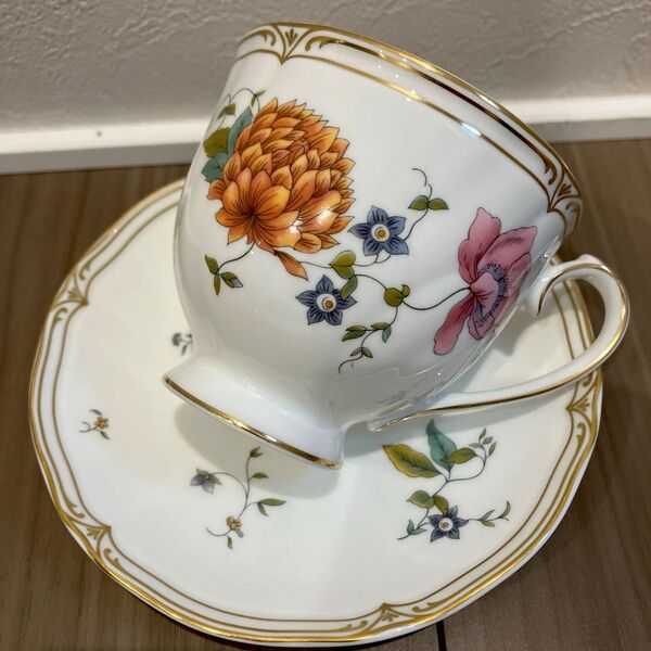 廃盤品/WEDGWOOD ウェッジウッド ローズミード カップ&ソーサー 黒壺