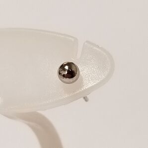 新品 プラチナ 丸玉ピアス3ミリ 片耳分