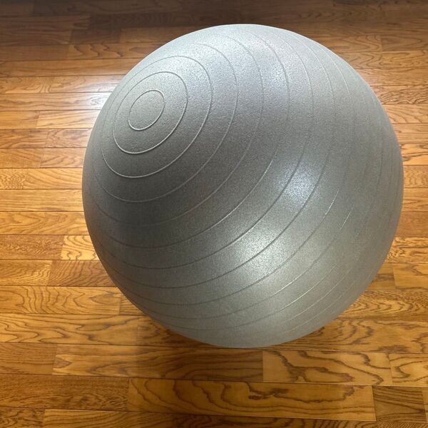 バランスボール 、フィットネス、60cm.シルバー