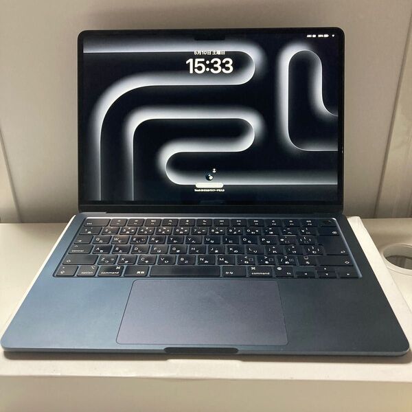 M2 MacBook Air 13インチ 8コア 24GBメモリ 1TBSSD【スタンド付き】