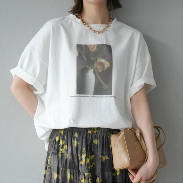 新品 フラワーフォトビッグTシャツ/オフ3 lumier リュミエ 同型