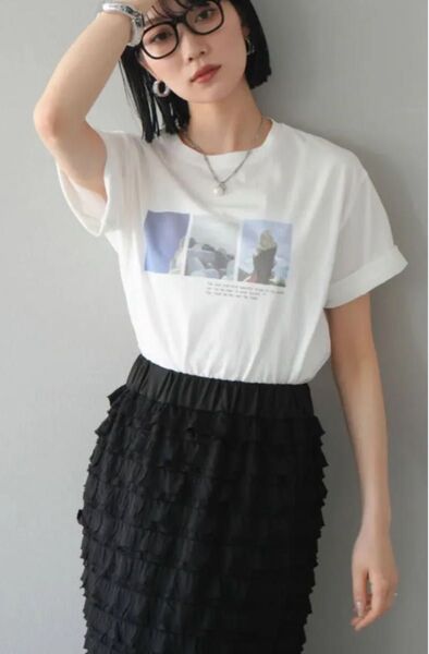 新品 コラージュフォトコンパクトTシャツ/オフ リュミエ lumier 同型