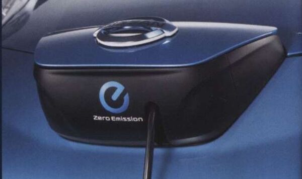 日産リーフ 純正ZERO 充電ポートカバー 未使用