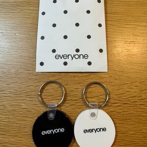 everyone rubber keychain色 ブラック BLACK ホワイト White キーホルダー