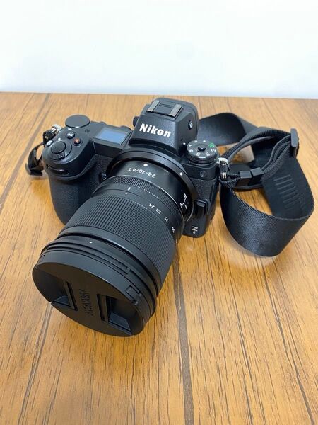 Nikon Z6 + NIKKOR Z 24-70mm f/4 S 箱、充電器、純正ストラップ付き