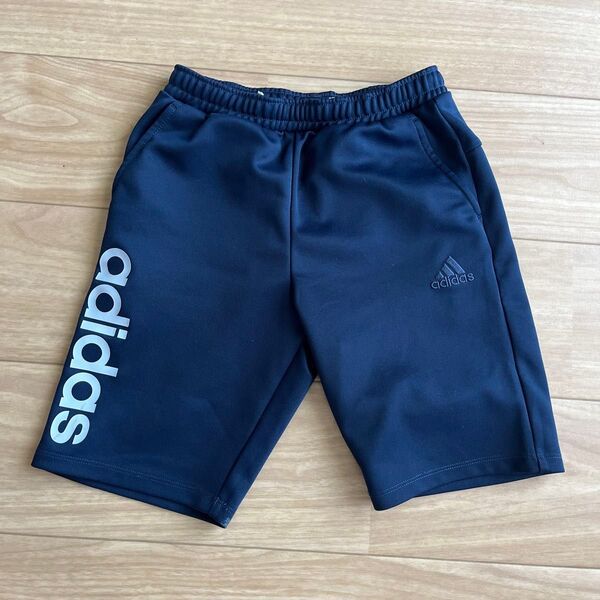 adidas ネイビー ハーフパンツ 120