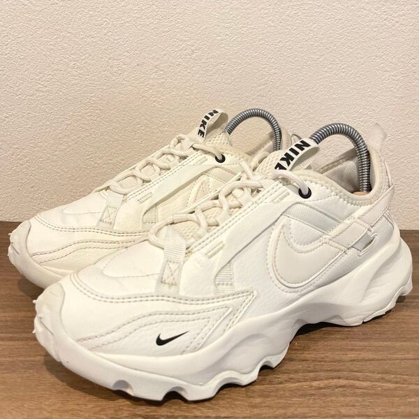 NIKE WMNS TC 7900 ナイキ ティーシー 7900 ホワイト レディース ローカットスニーカー DD9682-100
