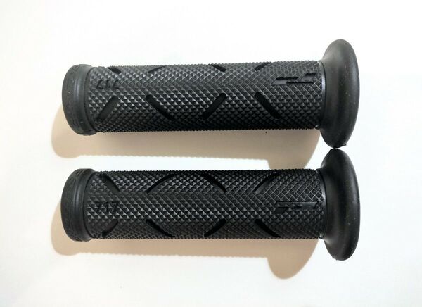 プログリップ 黒色 バイク用 ハンドル径φ22.2用 125mm ブラック Daytona PROGRIP デイトナ 耐震ゲル