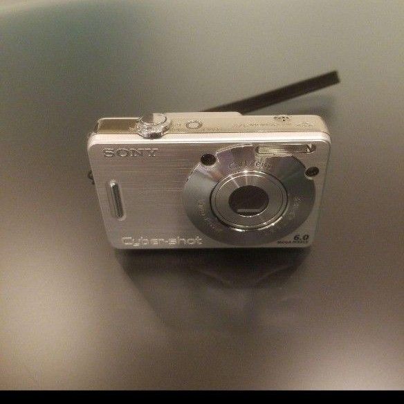 SONY Cyber-shot 6.0メガピクセル コンパクトデジタルカメラ DSC-W50