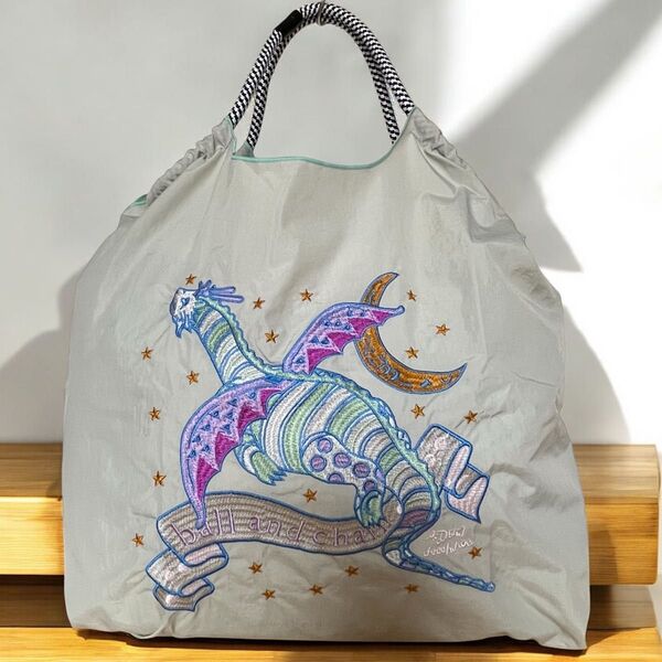 星空にドラゴンが羽ばたく 刺繍バッグ エコバッグ ライトシルバー Msize