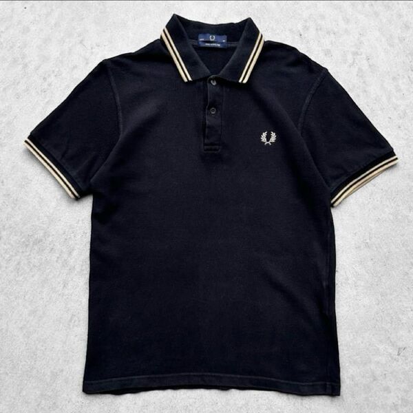 イングランド製 00s FRED PERRY フレッドペリー 刺繍ロゴ 黒 × 金 ゴールド 半袖 ポロシャツ