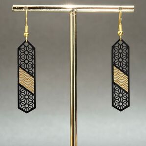 フックピアス 麻の葉と青海波模様(黒金) おしゃれ 縁起物 和柄 日本