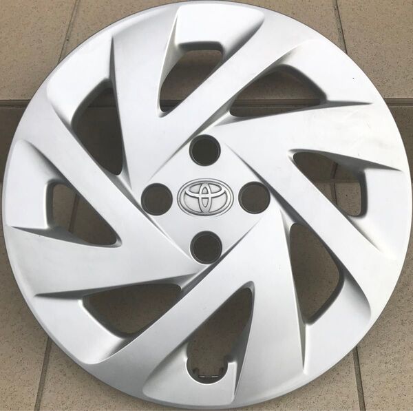 【送料込み】トヨタ純正 後期 NHP10 アクア 160系 カローラフィールダー 15インチホイールキャップ×1枚