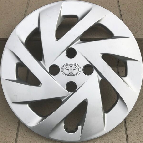 【送料込み】トヨタ純正 後期 NHP10 アクア 160系 カローラフィールダー 15インチホイールキャップ×1枚