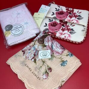 《新品未使用》ローラアシュレイ&他*ハンカチ&ティッシュケース付きポーチセット