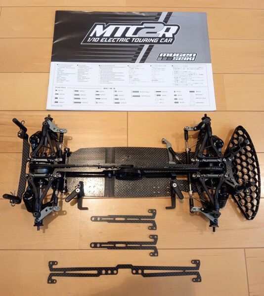 【美品】無限 MTC2R カーボン仕様、1/10ハイエンドシャーシ 定価 99000円 バーチカルバンパー、アッパーチタンビス付き
