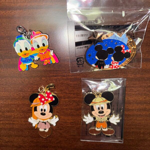 ディズニー 35周年 ピンバッジ チャーム 4個セット ミッキー ミニー まとめ売り