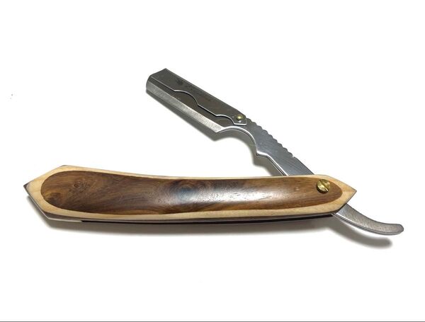 新品・未使用品 本格深剃り 木製ハンドルストレート剃刀 カミソリ 替刃2個(40刃)付き 剃刀 カミソリ 木製ハンドル