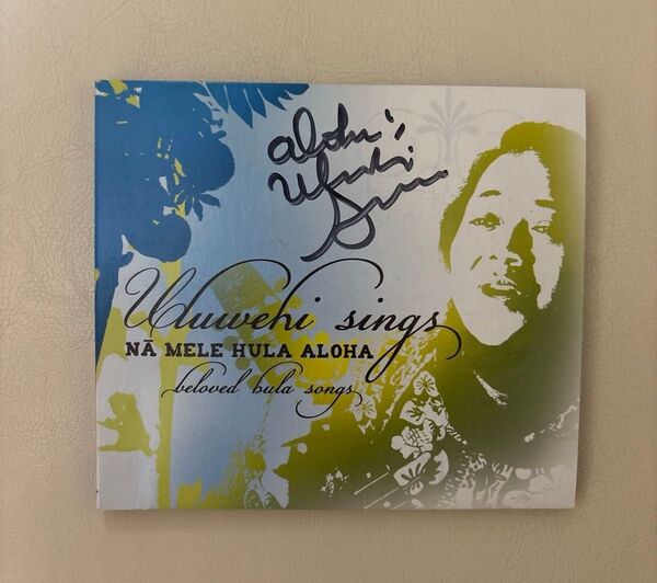 Uuwei sings NA MELE HULA ALOHA CD 直筆サイン入り
